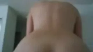 Une sexe avec les vieux freelance suce un mec.