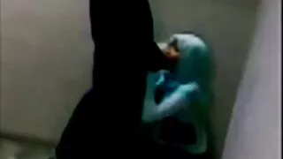 NashaAsha vidéo x vieux se masturbe dans le bain après avoir rompu avec son petit ami.