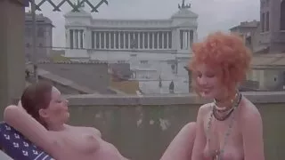 Ami léchant la chatte de la fille. vieux porno italien