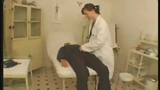 Tirez sur une fille pour le sexe. vieux couple sexe