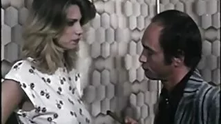 L'oligarque a traité video jeune avec vieux le dîner russe et a baisé sur la table.
