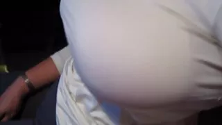 Marie Duval caresse sa chatte avec sa paume. vieux et jeune porno