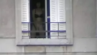 Baise avec un bouchon dans une paire de lunettes. porno vieux francais