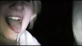 Paige O OEns ne baise pas, mais suce la vieux film x bite d'un inconnu.