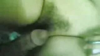 Baiser la voisine film de cul vieux avec un vibromasseur et lui lécher la chatte.