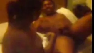 La jeune vieux porn fille donne toujours au mari américain.