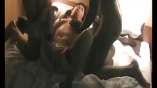 Abella Danger porno vieux et jeune baise avec un voisin.