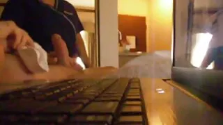 Prenez la bite jusqu'aux porno un vieux et une jeune glandsw d'April Sno