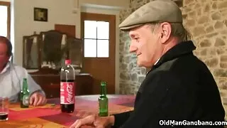 Combinez sexe et sexe vieux papy fitness.