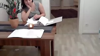 AmateurLoveForever suce en Audi tout en baisant ancien porno dans les bois.