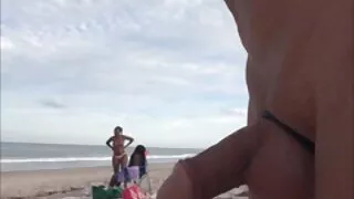 Aidra Fo Fo gémit vieux et jeune xxx pour obtenir rapidement une bite dans sa chatte sur un ballon de gym.