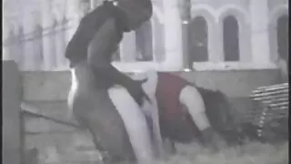 La sex homme vieux rousse Charlie Red n'a pas pu résister à une bite noire.