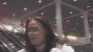 Des porno jeune fille et vieux filles sans vergogne baisent Ton Cal Caliano après une rencontre fortuite.