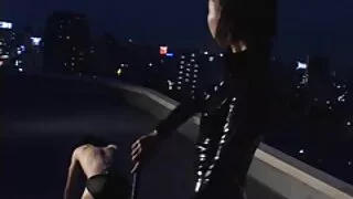 J'ai baisé une escorte et je l'ai jetée en arrière video amateur vieux avec du sperme.