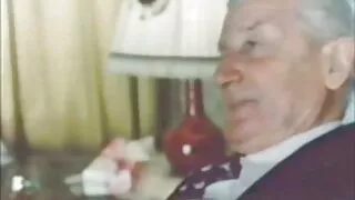 Séduit par les vieux homo porno délices et donné.