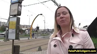 CorvAnder Corvus nourrit sa bite fille suce un vieux et son sperme bien-aimés.