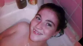 Jeune mec baise diseuse vieux couples en partouze de bonne aventure.