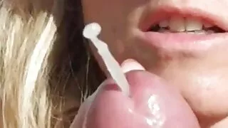J'aime sucer ta bite-serrée à la base, grosse au milieu et petite à la fin. video x jeune vieux