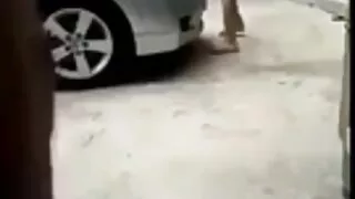 Fille jouant tukif les vieux avec la bite.