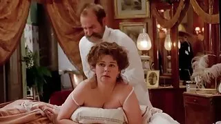 Jailli de la echangiste vieux et jeune chatte.