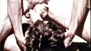 Une femme se fait enculer pour de l'argent. sex vieux arabe