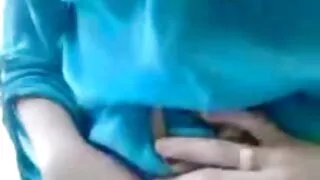 La Russe enlève sa culotte et lui baise vieux films x français le cul avec un vibromasseur.