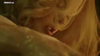 AshleolOlf sexe avec un vieux écarte les jambes devant la sécurité