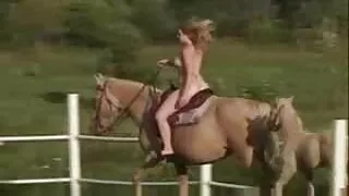 Cocu lèche le sperme de quelqu'un ancien film x d'autre de la chatte de sa femme.