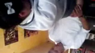 Doigter la des vieux baisent chatte sur le téléphone de la caméra.