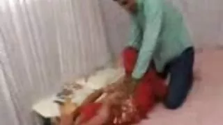 Baiser avec son amant dans sexe entre vieux le cul.